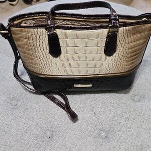 Elegant Two-Tone Crocodile Pattern Handbag
